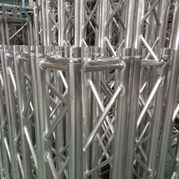 stage spigot truss